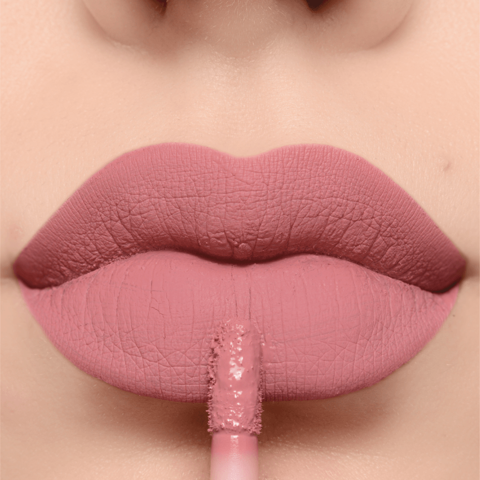 Batom Liquido Creamy Matte - Rose Nude | Mari Maria Makeup - Image 4